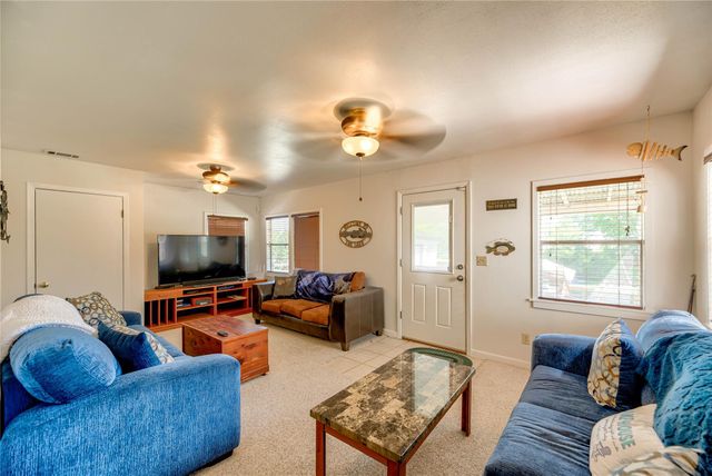 278 Shelter Cove Drive, Livingston, TX 77351