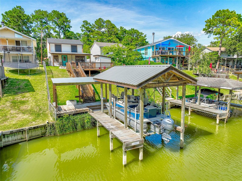 278 Shelter Cove Drive, Livingston, TX 77351