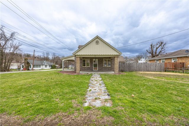 202 E Georgia Ave, Connellsville, PA 15425