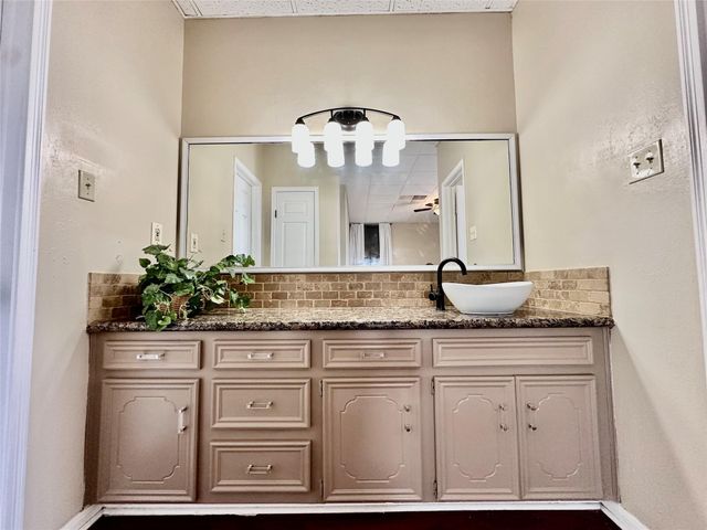 801 6th Street N 301, Texas City, TX 77590