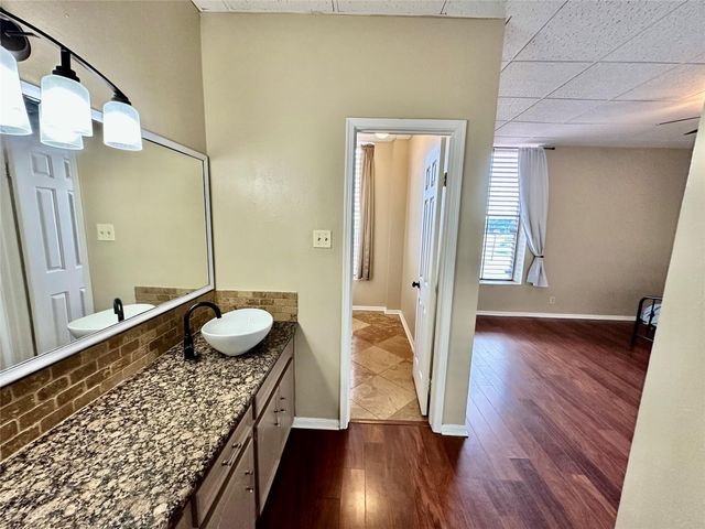 801 6th Street N 301, Texas City, TX 77590
