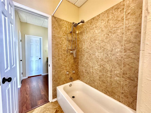 801 6th Street N 301, Texas City, TX 77590