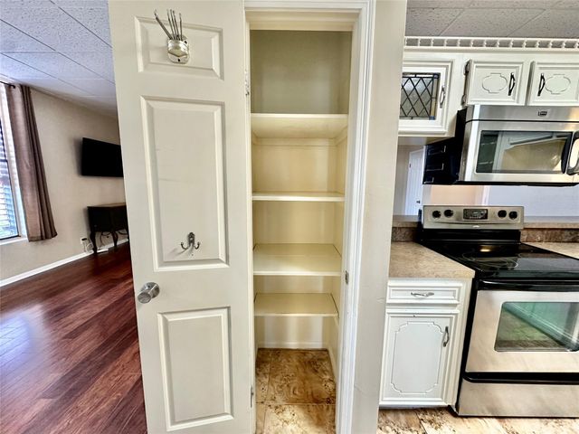 801 6th Street N 301, Texas City, TX 77590