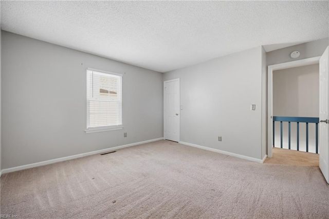 944 Gas Light LN, Virginia Beach, VA 23462