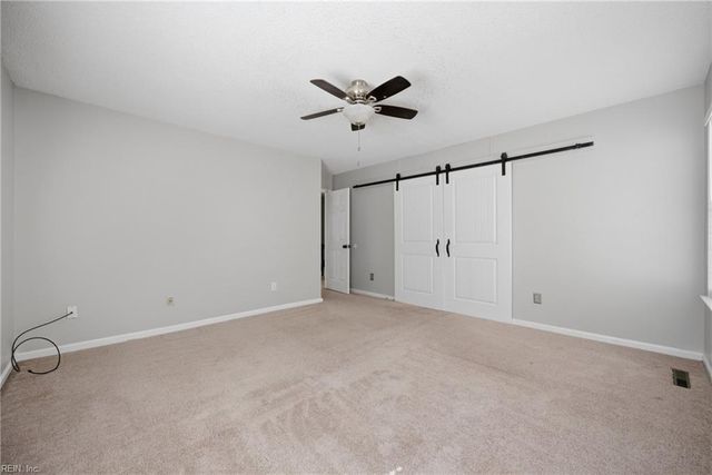 944 Gas Light LN, Virginia Beach, VA 23462