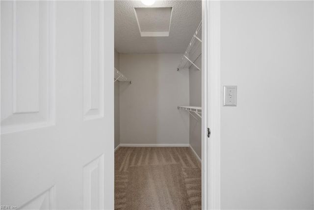 944 Gas Light LN, Virginia Beach, VA 23462