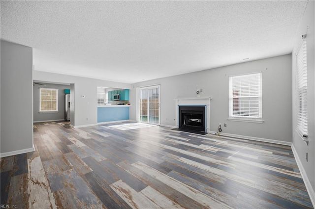 944 Gas Light LN, Virginia Beach, VA 23462