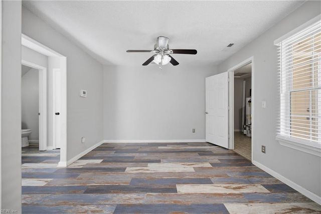 944 Gas Light LN, Virginia Beach, VA 23462