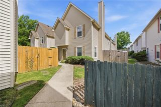944 Gas Light LN, Virginia Beach, VA 23462