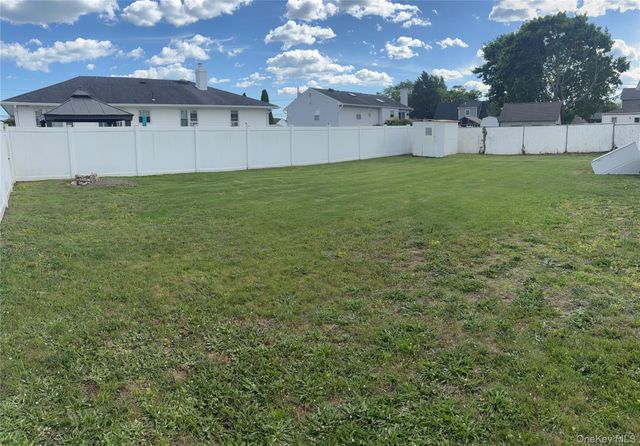717 6th Street, West Babylon, NY 11704