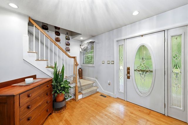 10 Lyman Barnes Rd, Brimfield, MA 01010