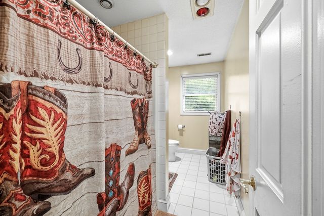 10 Lyman Barnes Rd, Brimfield, MA 01010