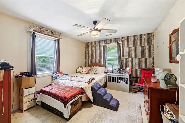 10 Lyman Barnes Rd, Brimfield, MA 01010