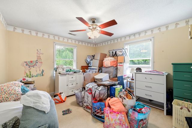 10 Lyman Barnes Rd, Brimfield, MA 01010