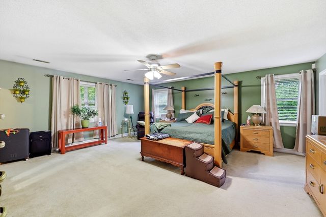 10 Lyman Barnes Rd, Brimfield, MA 01010