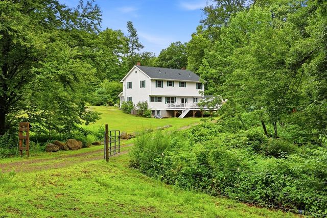 10 Lyman Barnes Rd, Brimfield, MA 01010