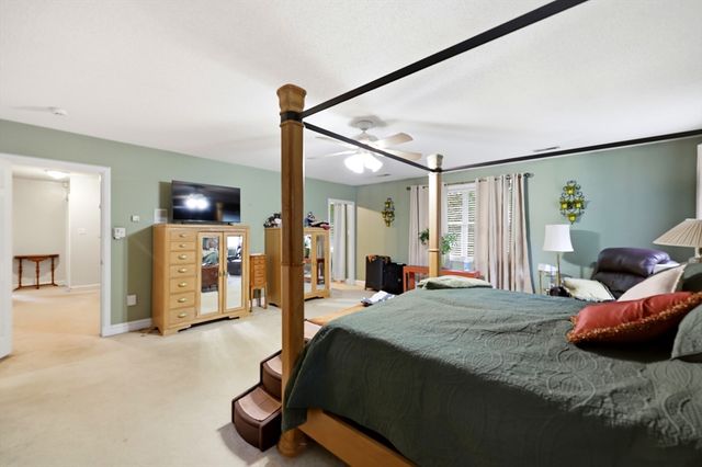 10 Lyman Barnes Rd, Brimfield, MA 01010