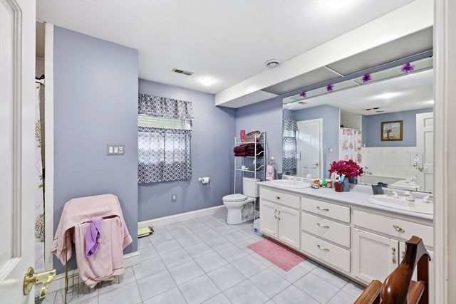 10 Lyman Barnes Rd, Brimfield, MA 01010