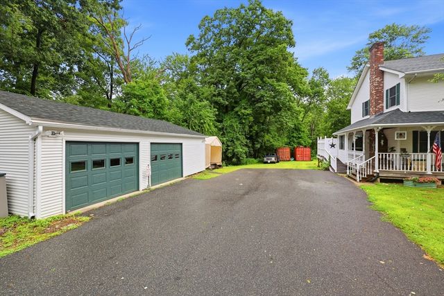 10 Lyman Barnes Rd, Brimfield, MA 01010