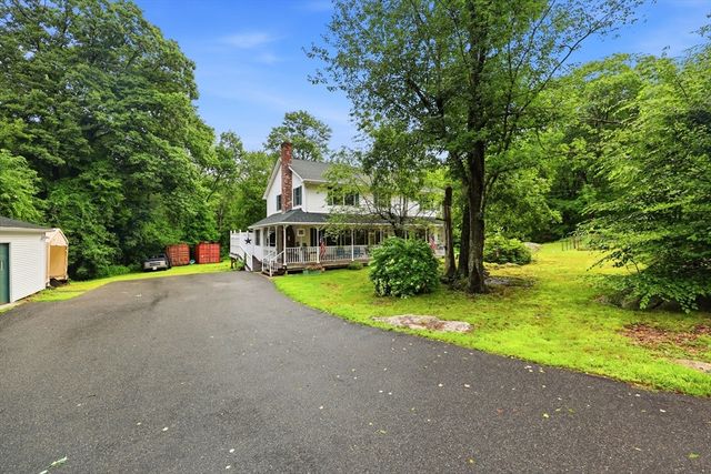10 Lyman Barnes Rd, Brimfield, MA 01010