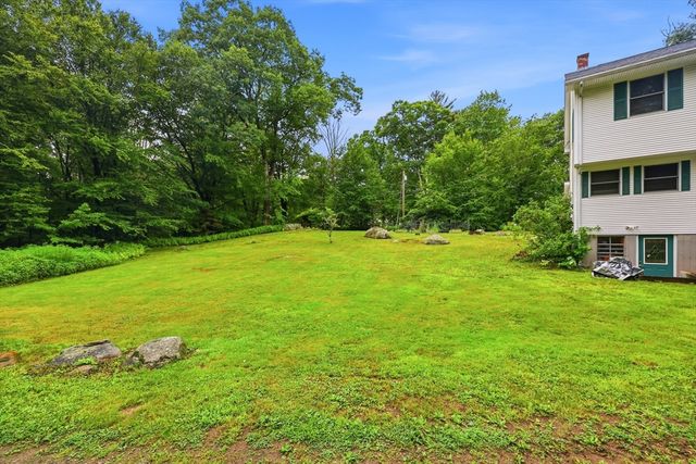 10 Lyman Barnes Rd, Brimfield, MA 01010