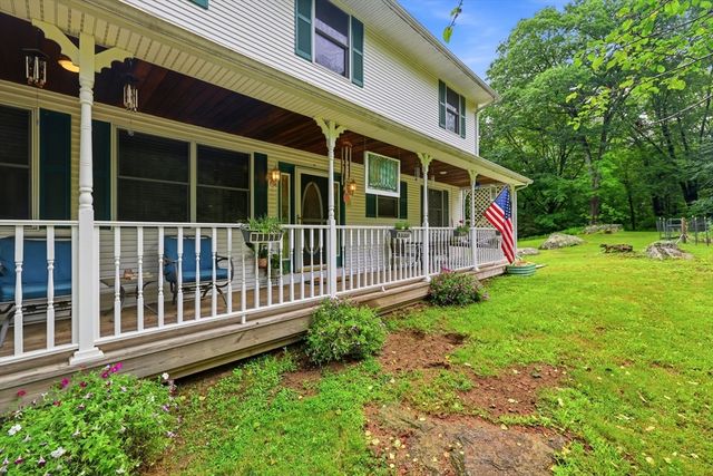 10 Lyman Barnes Rd, Brimfield, MA 01010