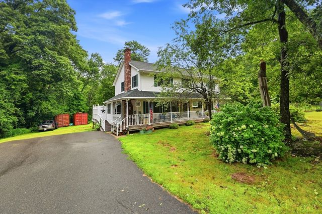 10 Lyman Barnes Rd, Brimfield, MA 01010