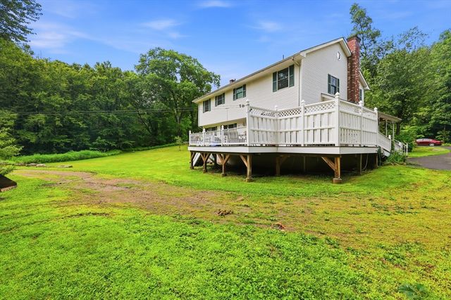10 Lyman Barnes Rd, Brimfield, MA 01010