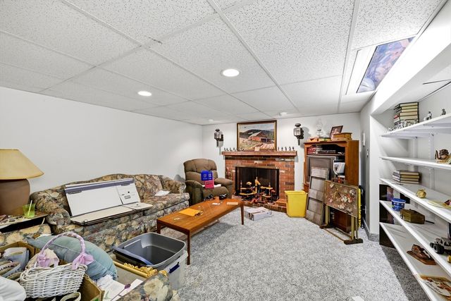 10 Lyman Barnes Rd, Brimfield, MA 01010