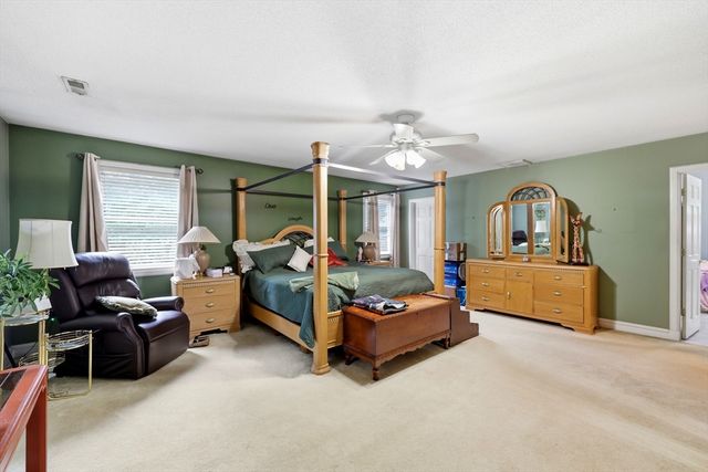 10 Lyman Barnes Rd, Brimfield, MA 01010