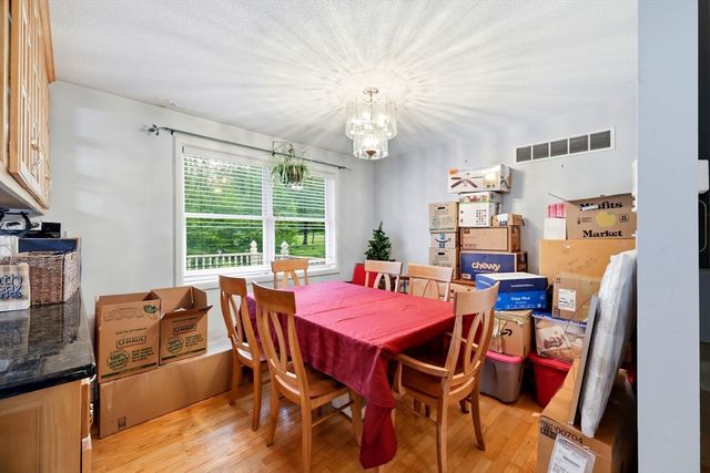 10 Lyman Barnes Rd, Brimfield, MA 01010