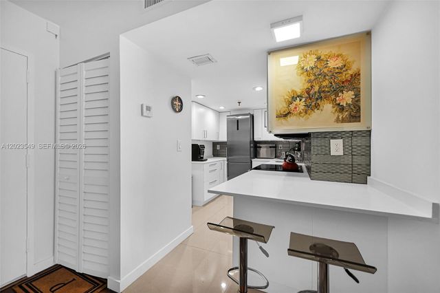 2401 Collins Ave 504, Miami Beach, FL 33140