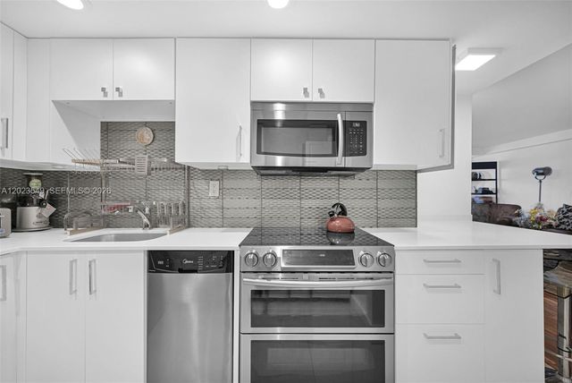 2401 Collins Ave 504, Miami Beach, FL 33140