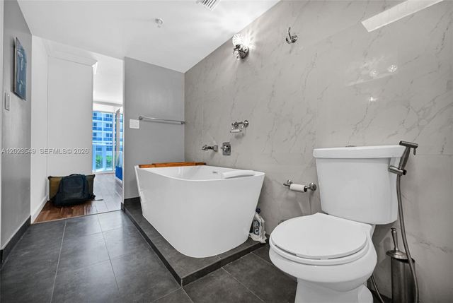2401 Collins Ave 504, Miami Beach, FL 33140