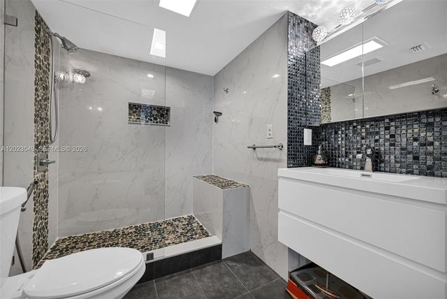2401 Collins Ave 504, Miami Beach, FL 33140