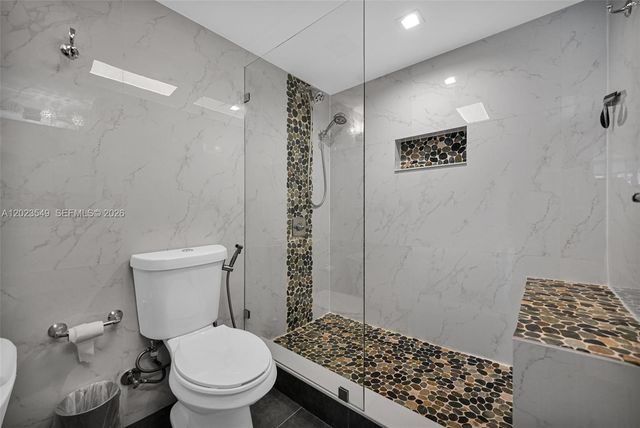 2401 Collins Ave 504, Miami Beach, FL 33140