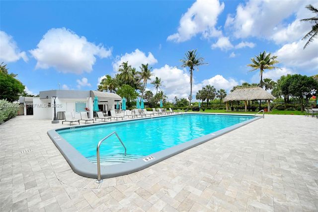 2401 Collins Ave 504, Miami Beach, FL 33140