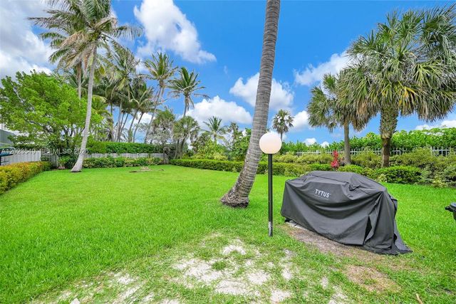 2401 Collins Ave 504, Miami Beach, FL 33140