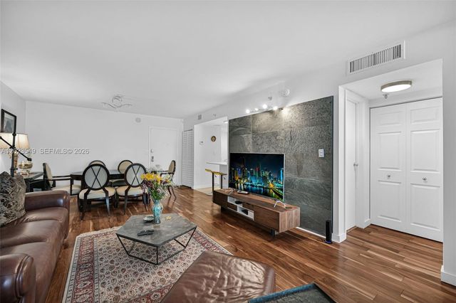 2401 Collins Ave 504, Miami Beach, FL 33140