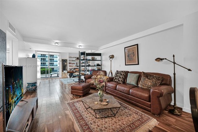 2401 Collins Ave 504, Miami Beach, FL 33140
