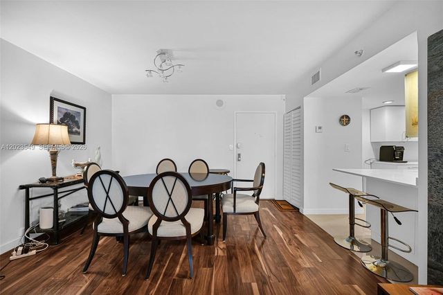 2401 Collins Ave 504, Miami Beach, FL 33140