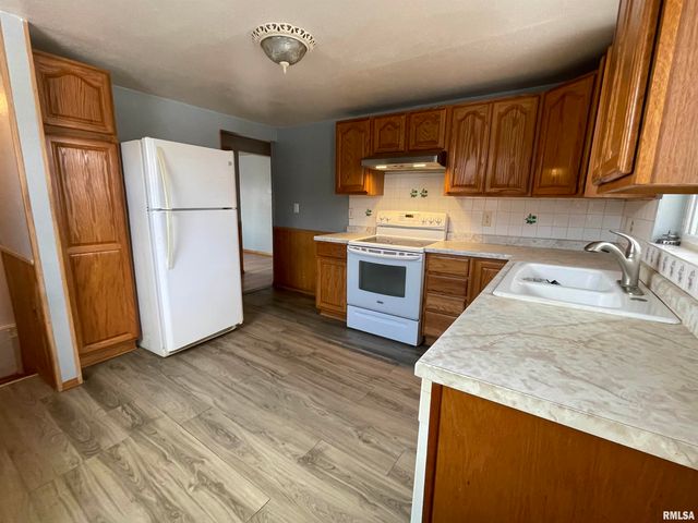 208 W MULLER Road, East Peoria, IL 61611