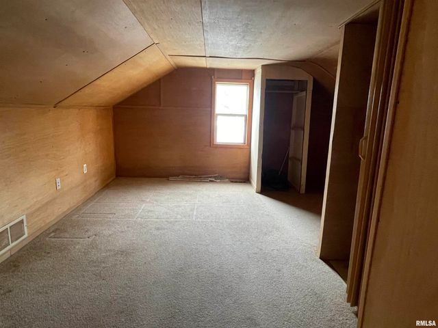 208 W MULLER Road, East Peoria, IL 61611