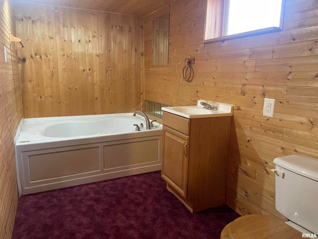 208 W MULLER Road, East Peoria, IL 61611