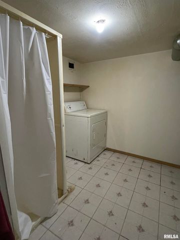 208 W MULLER Road, East Peoria, IL 61611