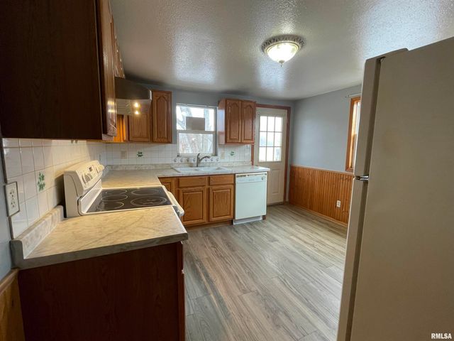 208 W MULLER Road, East Peoria, IL 61611