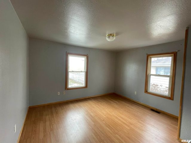 208 W MULLER Road, East Peoria, IL 61611