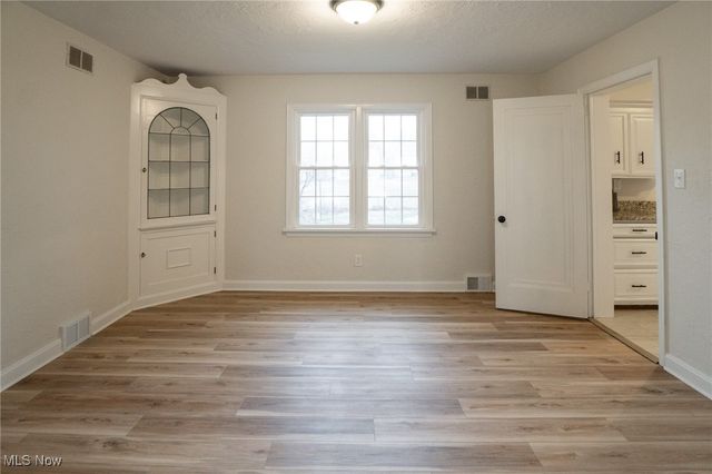 452 W Midlothian Boulevard, Youngstown, OH 44511