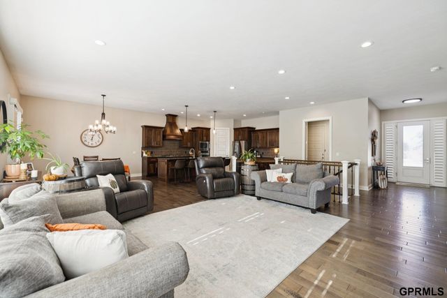 9335 Ravenwood Lane, Lincoln, NE 68526