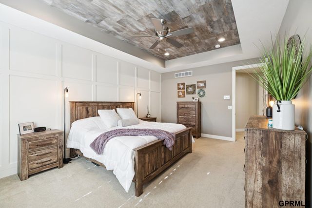 9335 Ravenwood Lane, Lincoln, NE 68526